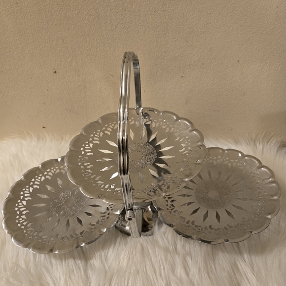 Vintage 3 Tray Tiered Folding Hors d'oeuvres & Deserts Silver Tone Stand - Picture 1 of 11
